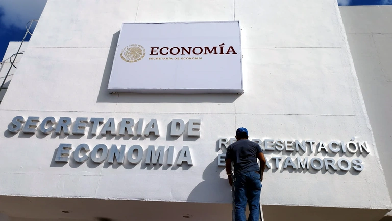Señalización institucional instalada en Secretaría de Economía